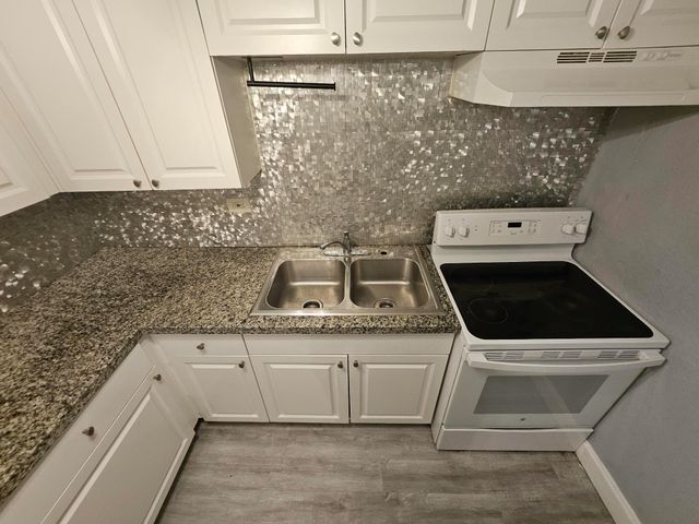 1600 NW 93rd St -, Miami, FL 33147