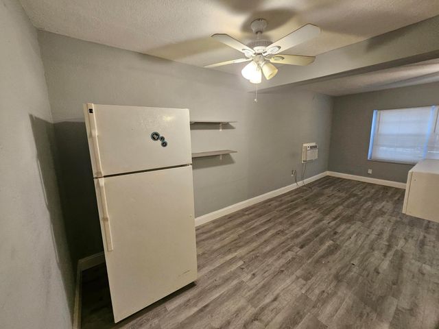 1600 NW 93rd St -, Miami, FL 33147