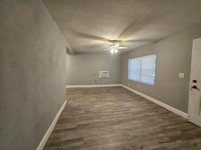 1600 NW 93rd St -, Miami, FL 33147