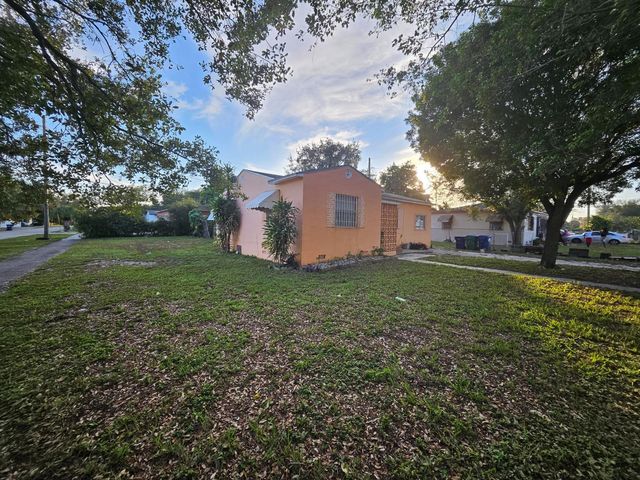 1600 NW 93rd St -, Miami, FL 33147