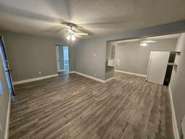 1600 NW 93rd St -, Miami, FL 33147