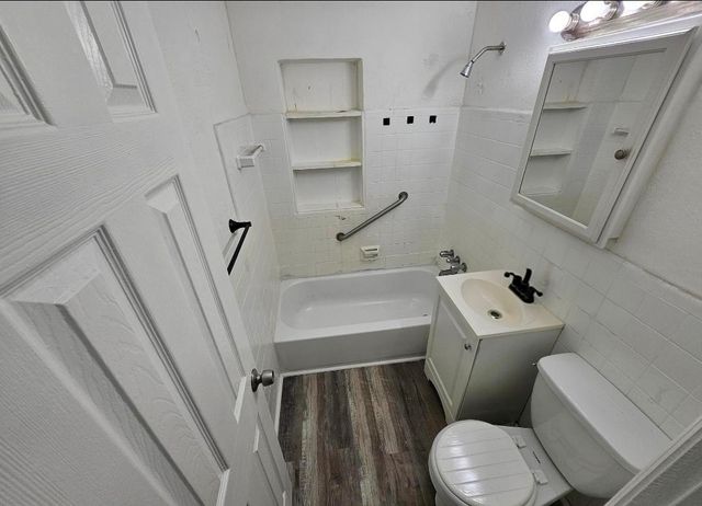 1600 NW 93rd St -, Miami, FL 33147