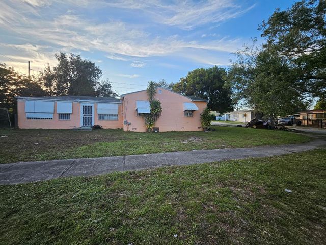 1600 NW 93rd St -, Miami, FL 33147