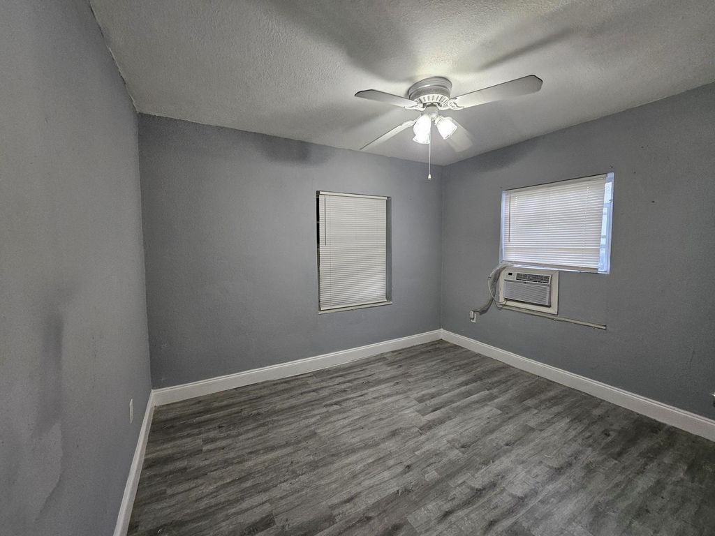 1600 NW 93rd St -, Miami, FL 33147