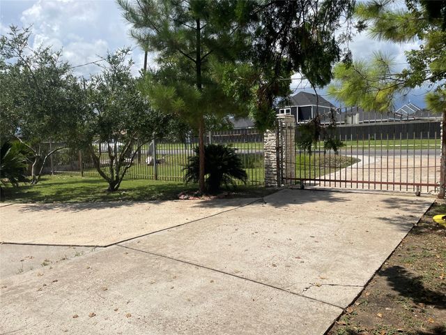 4920 Almeda Genoa Road, Houston, TX 77048