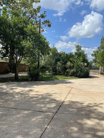 4920 Almeda Genoa Road, Houston, TX 77048