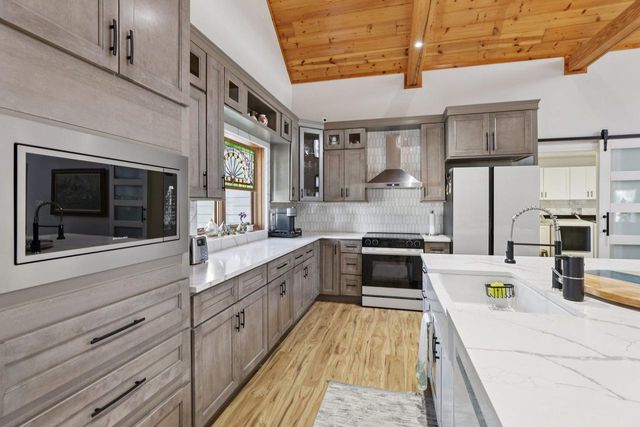 S1462 Indian Trail Parkway, Baraboo, WI 53913