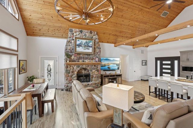 S1462 Indian Trail Parkway, Baraboo, WI 53913