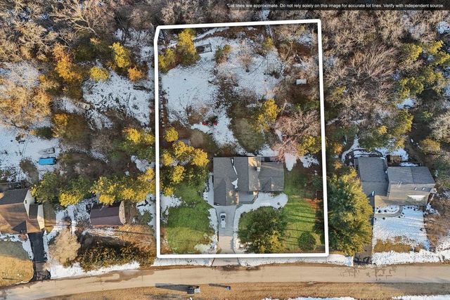 S1462 Indian Trail Parkway, Baraboo, WI 53913