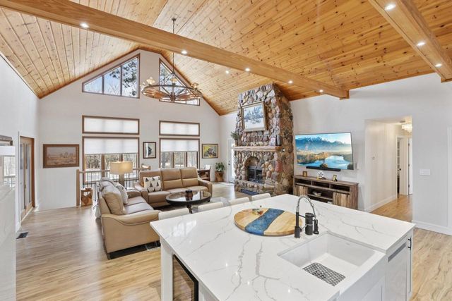 S1462 Indian Trail Parkway, Baraboo, WI 53913