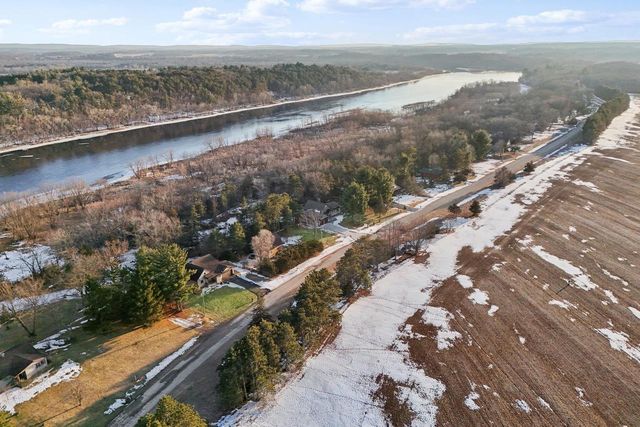 S1462 Indian Trail Parkway, Baraboo, WI 53913