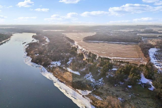 S1462 Indian Trail Parkway, Baraboo, WI 53913