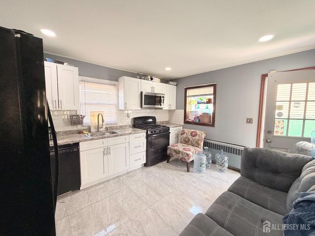 47 Spruce Street, Port Reading, NJ 07064