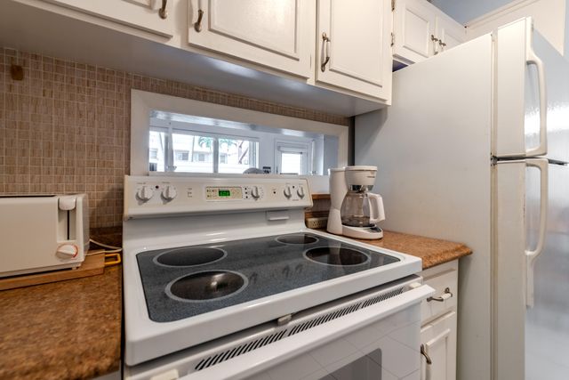 925 SW 11th Avenue 3j, Hallandale, FL 33009