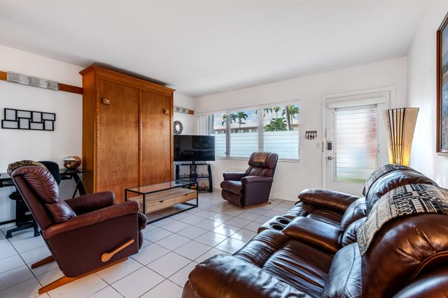 925 SW 11th Avenue 3j, Hallandale, FL 33009