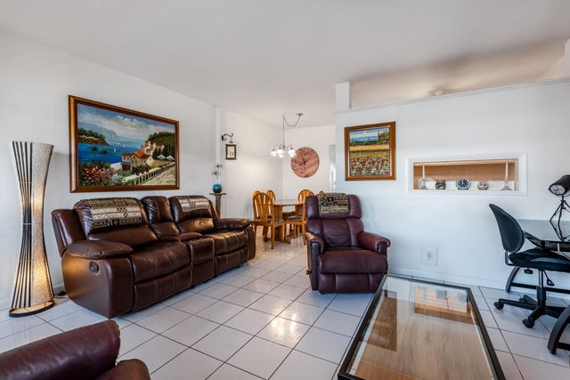 925 SW 11th Avenue 3j, Hallandale, FL 33009