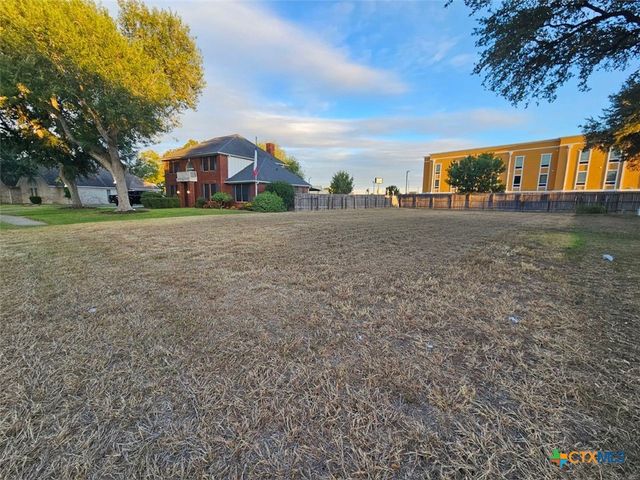 206 Masters Drive, Victoria, TX 77904