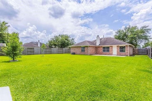 221 Armand Bay Drive, League City, TX 77539