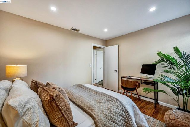 14370 14370 Outrigger Drive, San Leandro, CA 94577