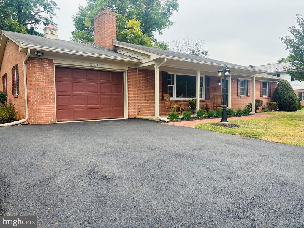 2008 MAPLEWOOD DR, Hagerstown, MD 21740