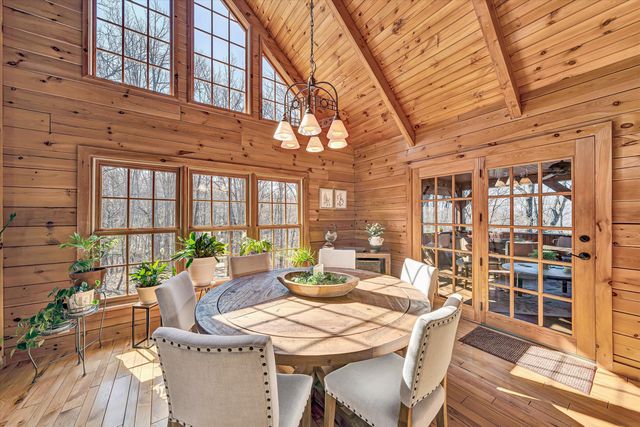 942 Vista PKWY, Hardy, VA 24101