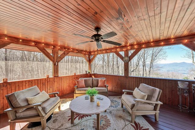 942 Vista PKWY, Hardy, VA 24101