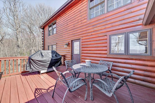 942 Vista PKWY, Hardy, VA 24101