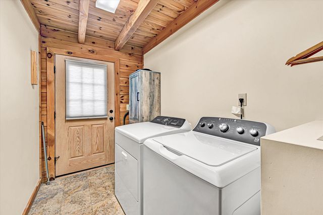 942 Vista PKWY, Hardy, VA 24101