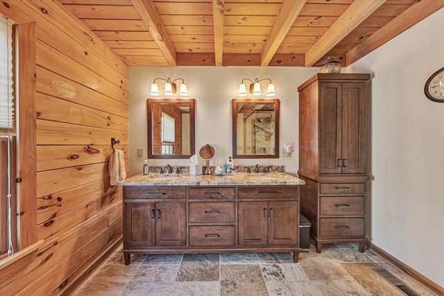 942 Vista PKWY, Hardy, VA 24101