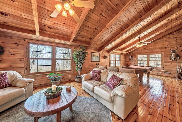 942 Vista PKWY, Hardy, VA 24101