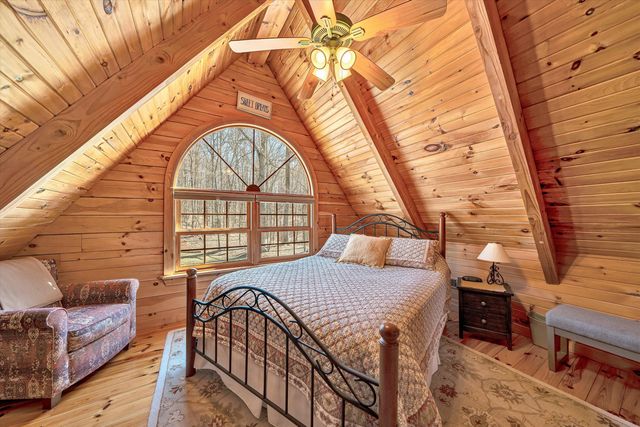 942 Vista PKWY, Hardy, VA 24101