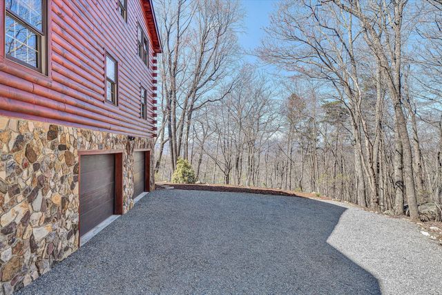 942 Vista PKWY, Hardy, VA 24101