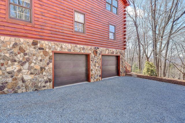 942 Vista PKWY, Hardy, VA 24101