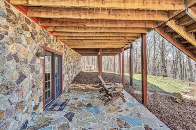 942 Vista PKWY, Hardy, VA 24101