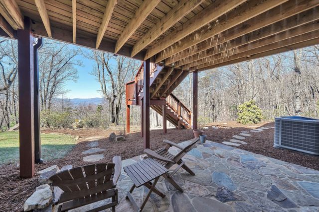 942 Vista PKWY, Hardy, VA 24101