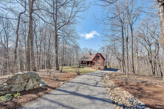 942 Vista PKWY, Hardy, VA 24101