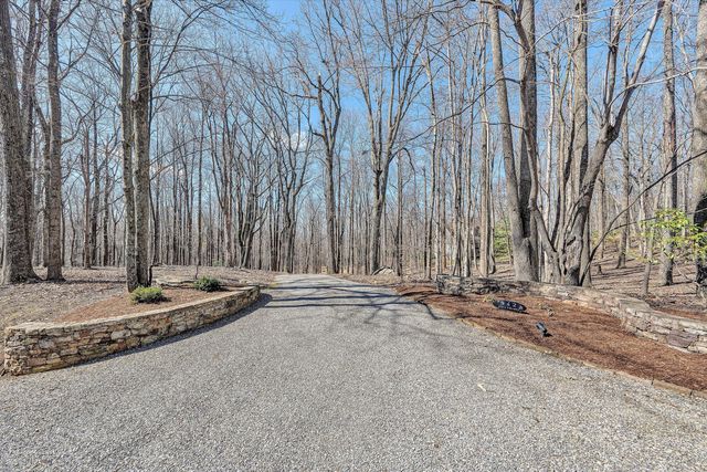 942 Vista PKWY, Hardy, VA 24101