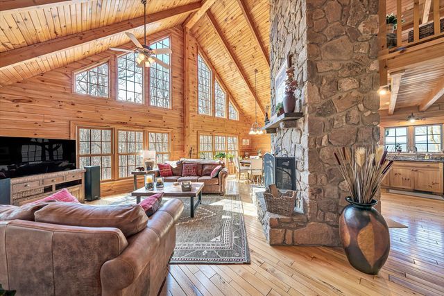 942 Vista PKWY, Hardy, VA 24101