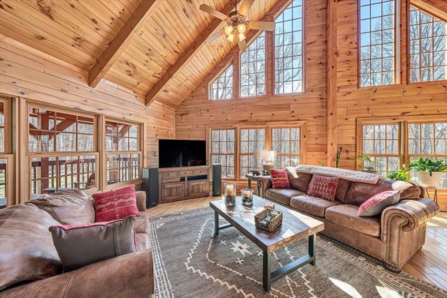 942 Vista PKWY, Hardy, VA 24101