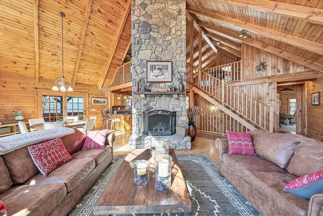 942 Vista PKWY, Hardy, VA 24101