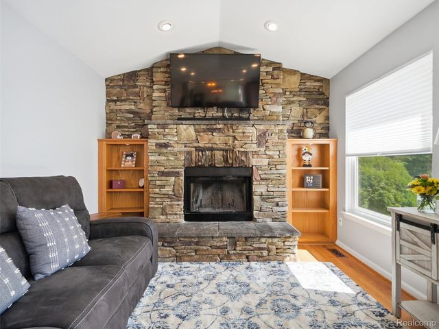 387 Natanna Drive, Genoa Township, MI 48843