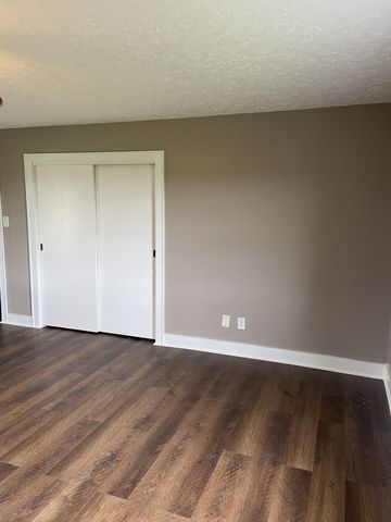 11495 Guthrie Rd, Guthrie, KY 42234