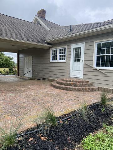 11495 Guthrie Rd, Guthrie, KY 42234