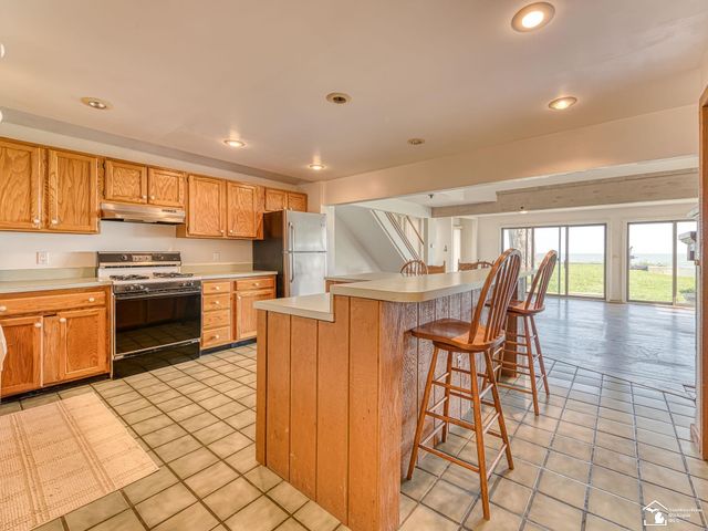 3360 Lakeshore Drive, Frenchtown Twp, MI 48162