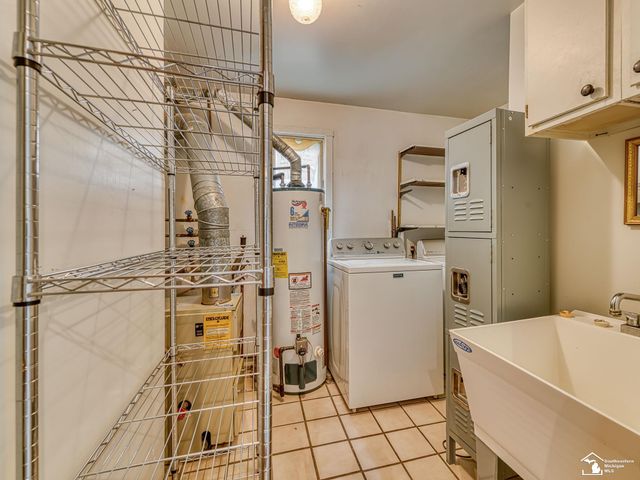 3360 Lakeshore Drive, Frenchtown Twp, MI 48162