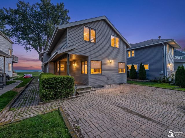 3360 Lakeshore Drive, Frenchtown Twp, MI 48162