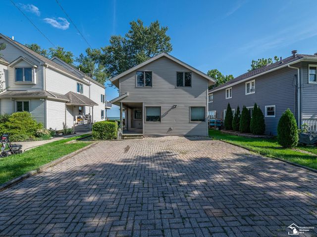 3360 Lakeshore Drive, Frenchtown Twp, MI 48162