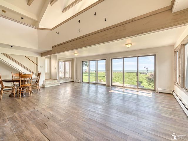 3360 Lakeshore Drive, Frenchtown Twp, MI 48162