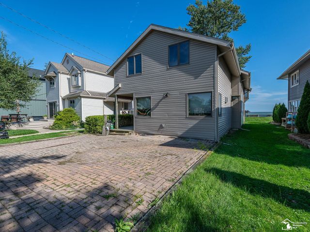 3360 Lakeshore Drive, Frenchtown Twp, MI 48162