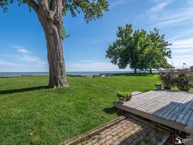 3360 Lakeshore Drive, Frenchtown Twp, MI 48162